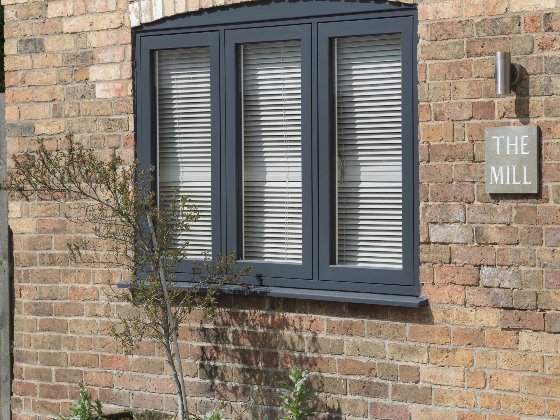 Black: Flush Sash Windows